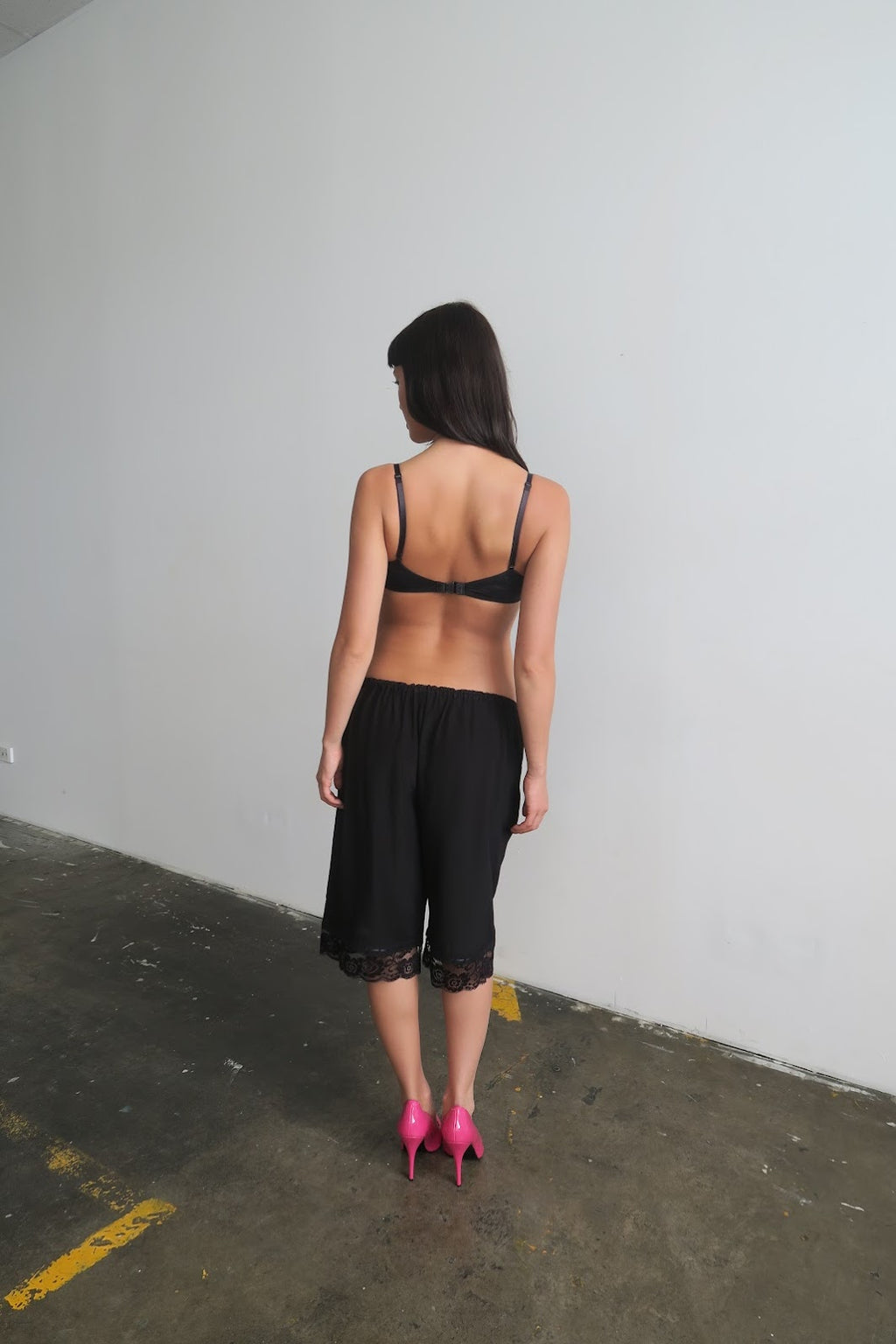 Verona Silk Capris - Black